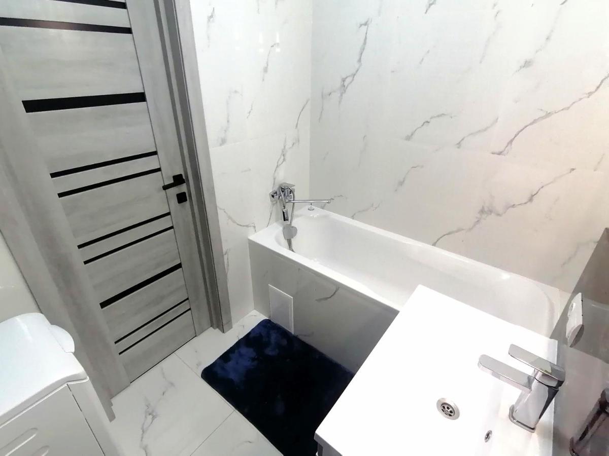 Новобудова Сам Центр Вул Шевченка 60 Оперний 10Хв Apartment Lviv Exterior photo